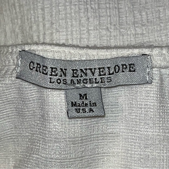 Green Envelope Women’s Textured White Top Size Medium - Picture 8 of 8